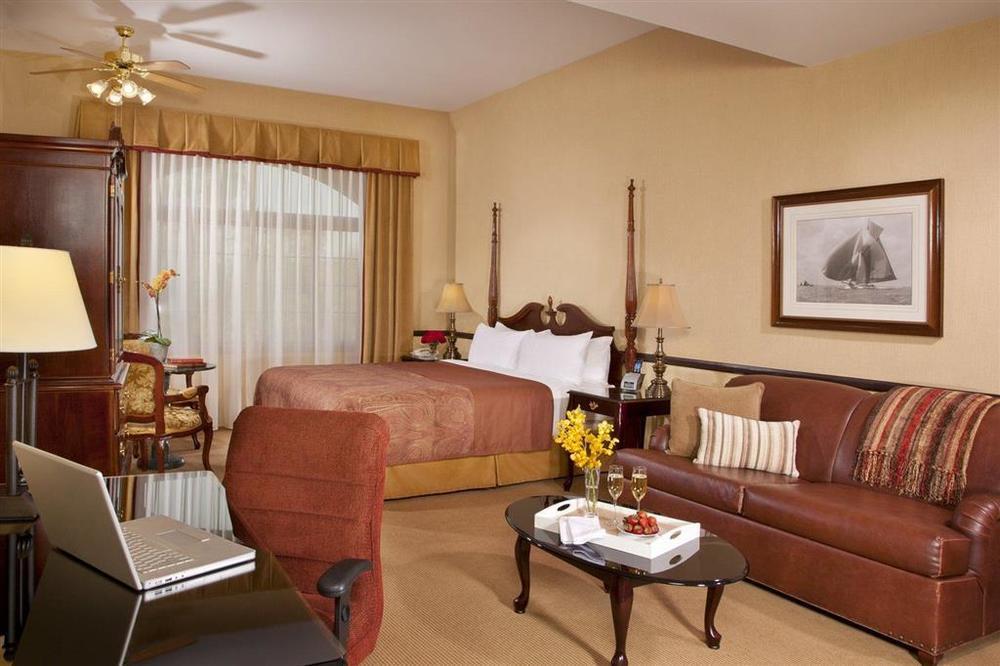 Ayres Suites Diamond Bar Room photo
